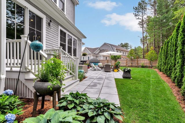 14 Willow Circle, Mashpee, MA 02649