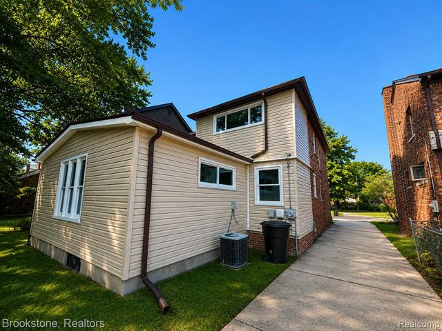 5745 Grayton Street, Detroit, MI 48224