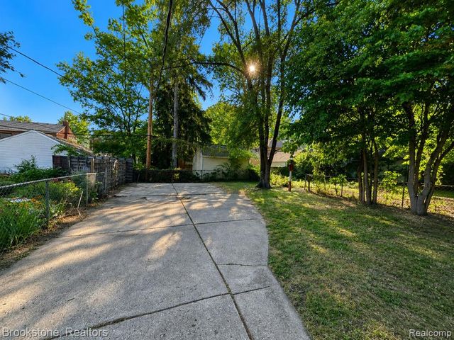 5745 Grayton Street, Detroit, MI 48224