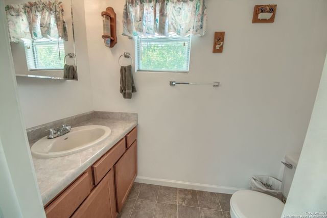 1108 Pebble Beach Dr NW, Lakehills, TX 78063