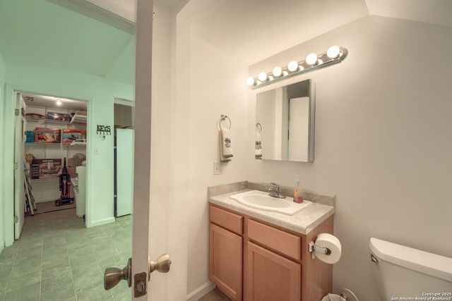 1108 Pebble Beach Dr NW, Lakehills, TX 78063