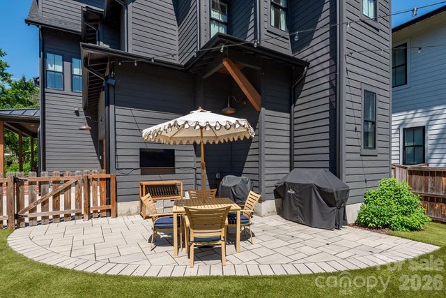 3020 Whiting Avenue, Charlotte, NC 28205