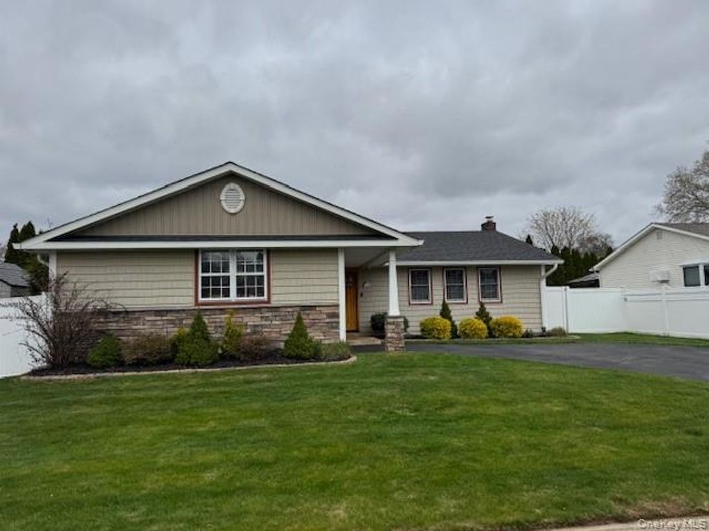 1917 Jackson Avenue, West Islip, NY 11795