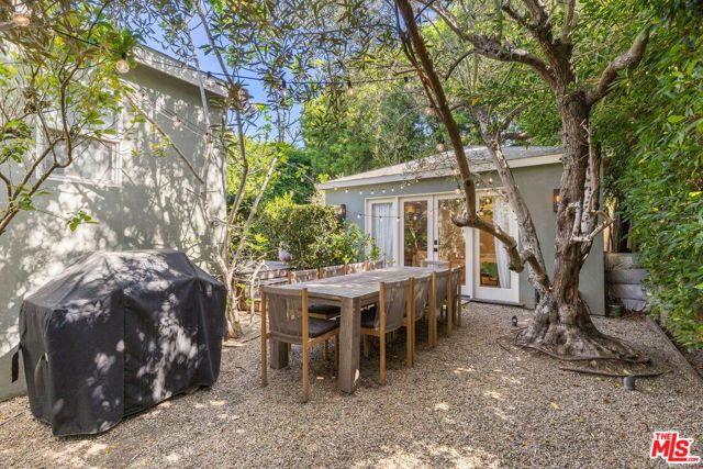 3954 Redwood Avenue, Los Angeles, CA 90066