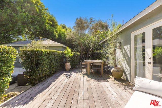 3954 Redwood Avenue, Los Angeles, CA 90066