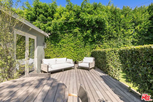 3954 Redwood Avenue, Los Angeles, CA 90066