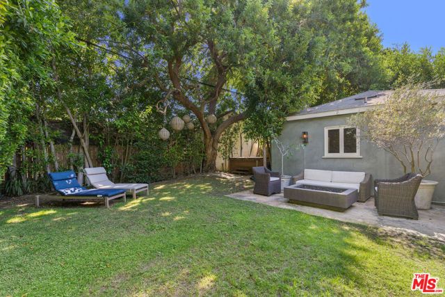 3954 Redwood Avenue, Los Angeles, CA 90066