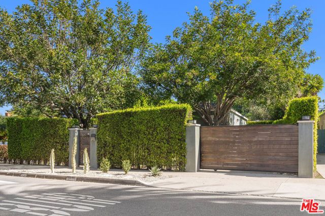 3954 Redwood Avenue, Los Angeles, CA 90066