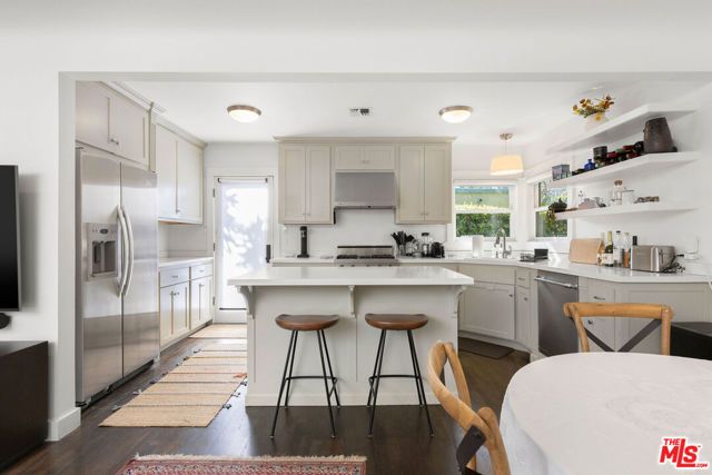 3954 Redwood Avenue, Los Angeles, CA 90066