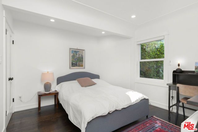 3954 Redwood Avenue, Los Angeles, CA 90066