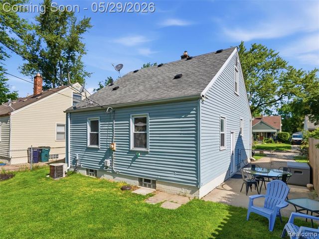 2218 Sprague Avenue, Royal Oak, MI 48067