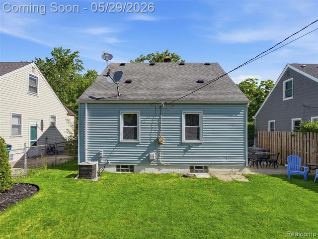 2218 Sprague Avenue, Royal Oak, MI 48067