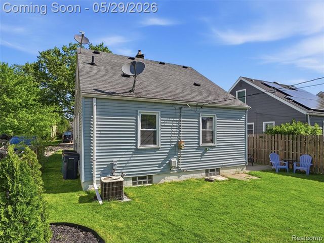 2218 Sprague Avenue, Royal Oak, MI 48067