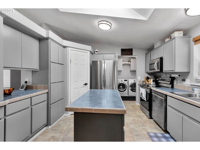 23899 Sw DUTSON Dr, Sherwood, OR 97140