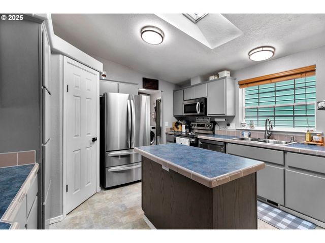 23899 Sw DUTSON Dr, Sherwood, OR 97140