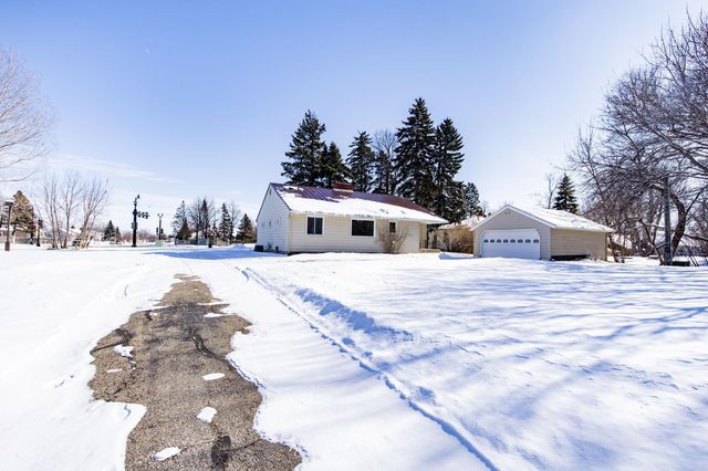 1550 Sheyenne Street, West Fargo, ND 58078