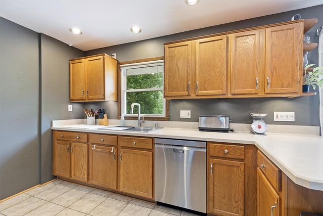 8031 S 59th STREET, Franklin, WI 53132