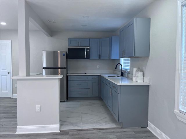 3215 W PINE STREET, Tampa, FL 33607