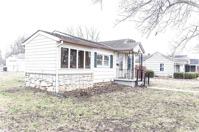 1901 S Hardy Avenue, Independence, MO 64052