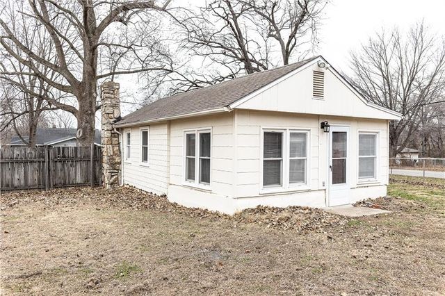 1901 S Hardy Avenue, Independence, MO 64052