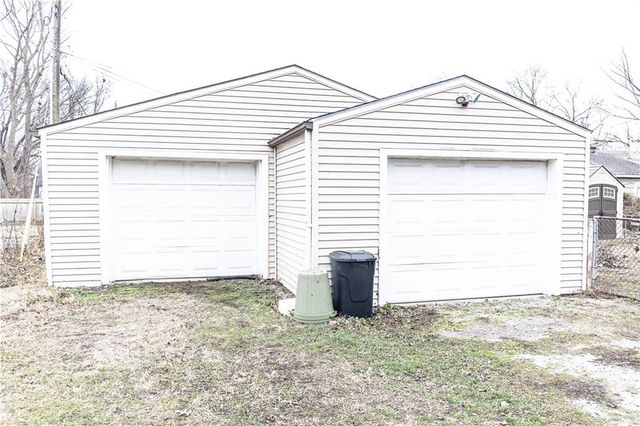 1901 S Hardy Avenue, Independence, MO 64052