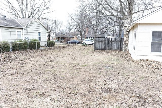 1901 S Hardy Avenue, Independence, MO 64052