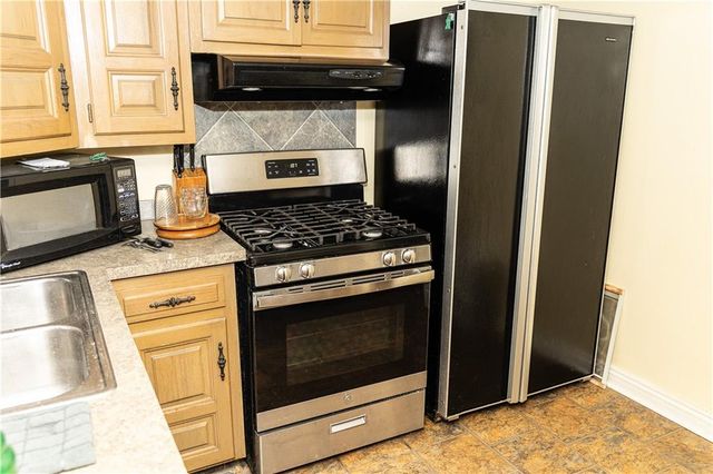 1901 S Hardy Avenue, Independence, MO 64052