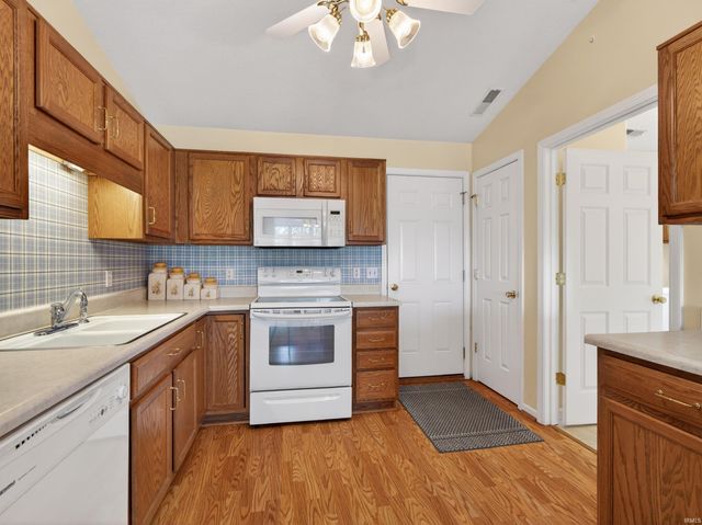 1402 Barrington Drive, Auburn, IN 46706