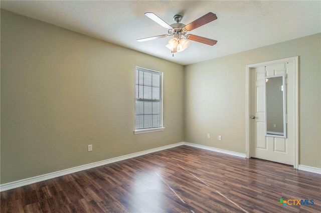 1124 N Penelope Street, Belton, TX 76513