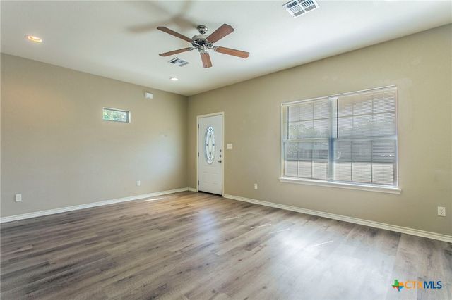 1124 N Penelope Street, Belton, TX 76513