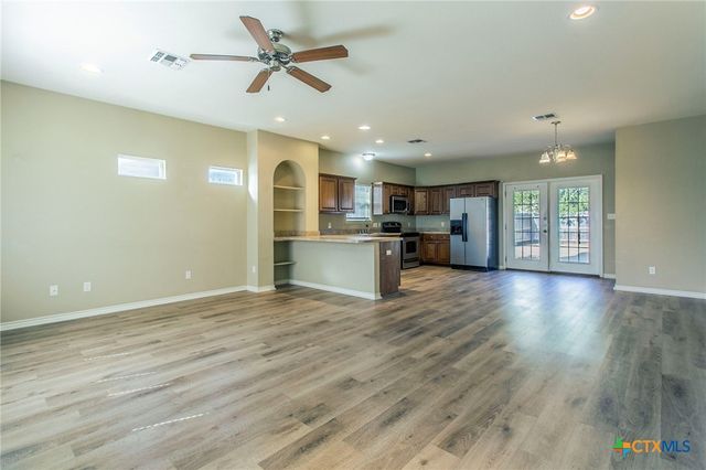 1124 N Penelope Street, Belton, TX 76513