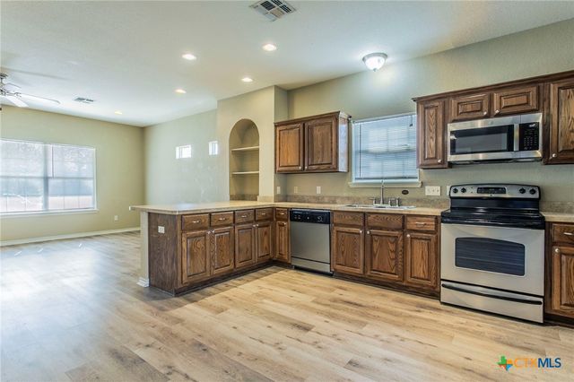 1124 N Penelope Street, Belton, TX 76513