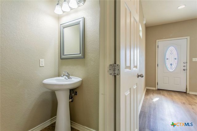 1124 N Penelope Street, Belton, TX 76513