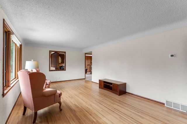 9706 Foley Boulevard NW, Coon Rapids, MN 55433