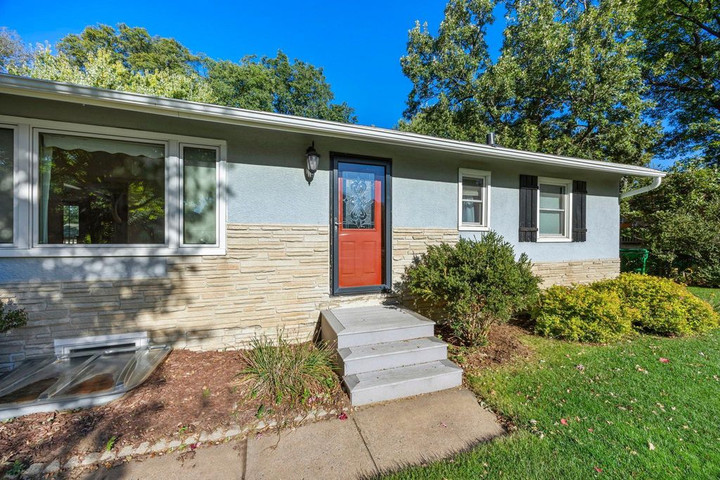 9706 Foley Boulevard NW, Coon Rapids, MN 55433