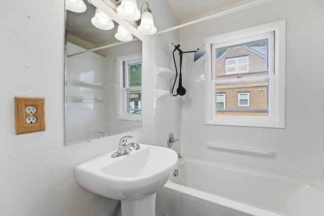 1516 E Jefferson Avenue, Des Moines, IA 50316
