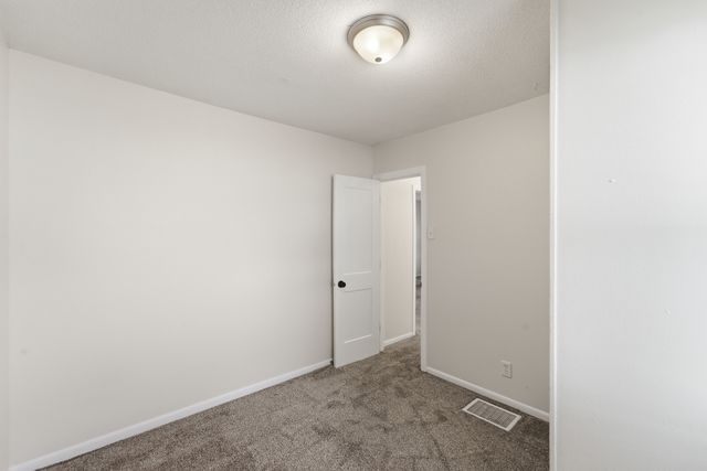 1516 E Jefferson Avenue, Des Moines, IA 50316