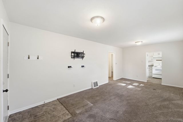 1516 E Jefferson Avenue, Des Moines, IA 50316