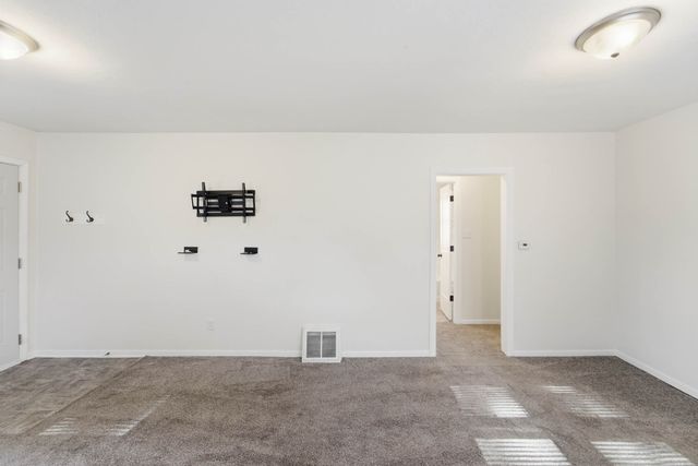 1516 E Jefferson Avenue, Des Moines, IA 50316