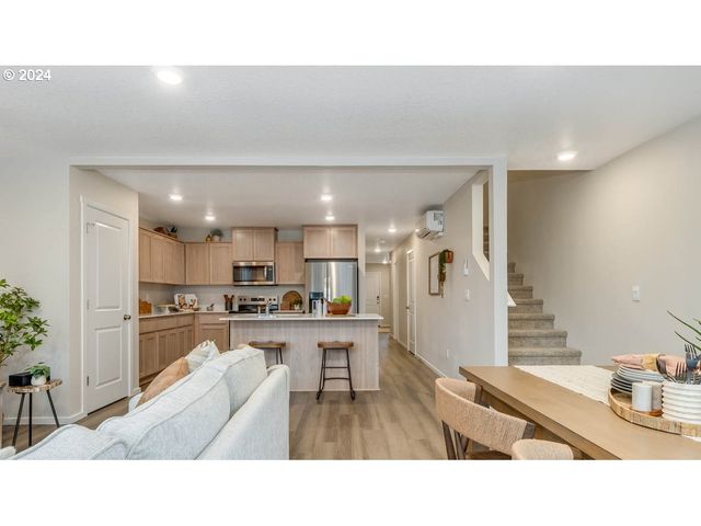 6130 Se 16th St, Gresham, OR 97080