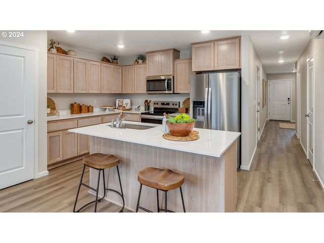 6130 Se 16th St, Gresham, OR 97080