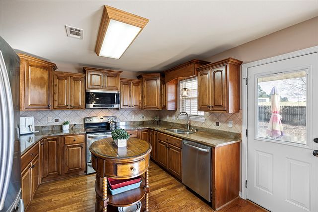 354 Thornwood Lane, Russellville, AR 72802