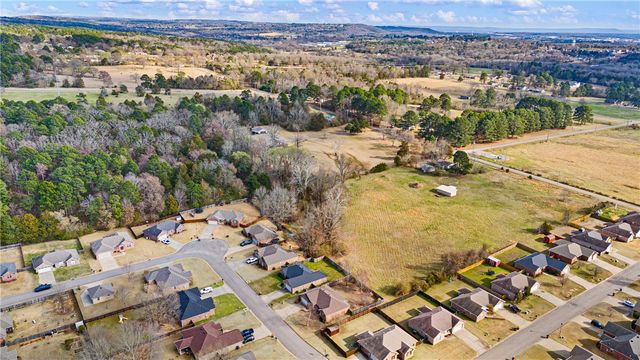 354 Thornwood Lane, Russellville, AR 72802