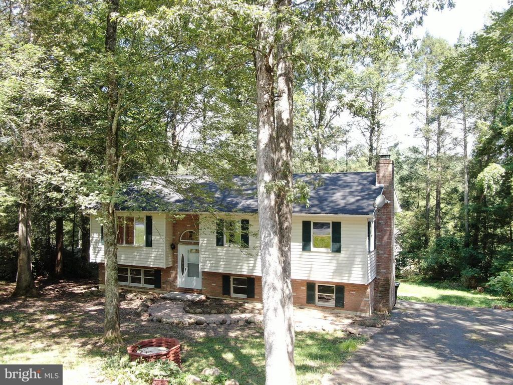 1149 RED FOX CT, Kresgeville, PA 18333