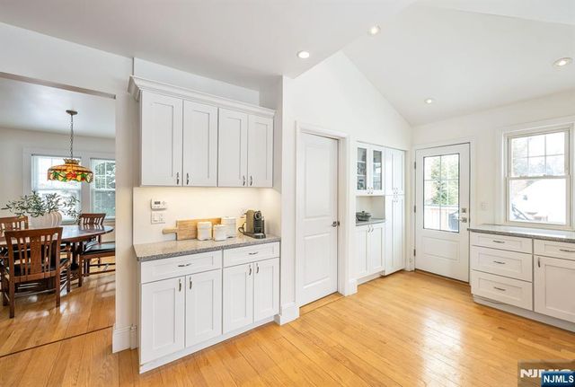 33 Homewood Avenue, Allendale, NJ 07401