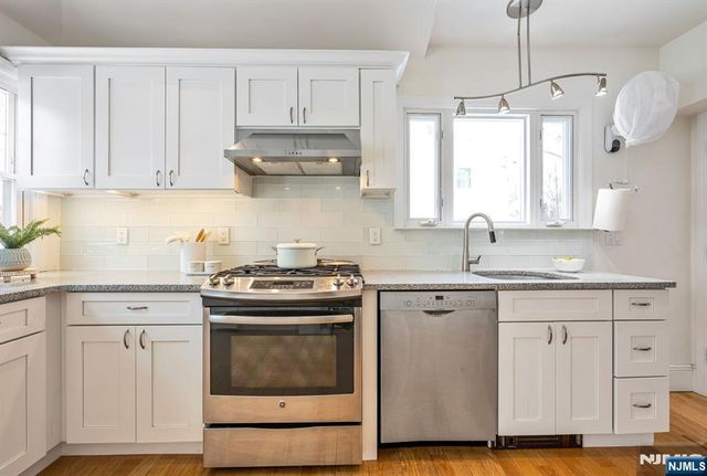 33 Homewood Avenue, Allendale, NJ 07401