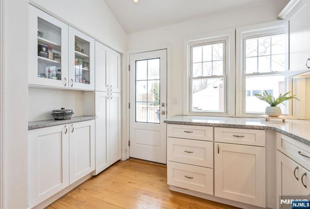 33 Homewood Avenue, Allendale, NJ 07401