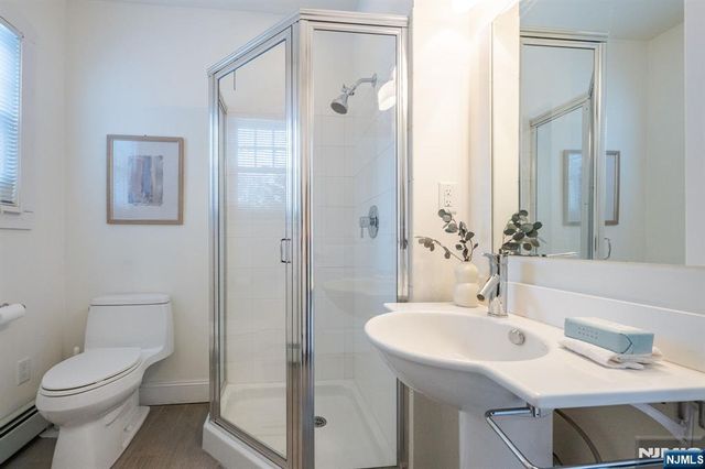 33 Homewood Avenue, Allendale, NJ 07401