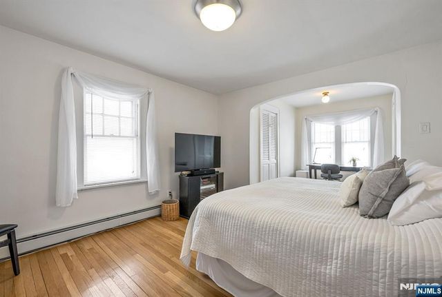 33 Homewood Avenue, Allendale, NJ 07401