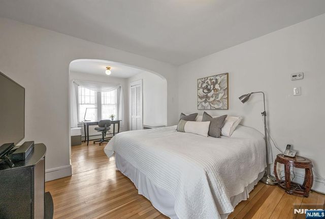 33 Homewood Avenue, Allendale, NJ 07401